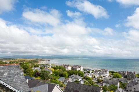 View (from property/room), City view, Landmark view, Mountain view, Sea view