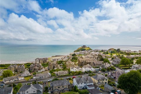 Luxurious Welsh 8 Bedroom Victorian Celebration House House in Criccieth