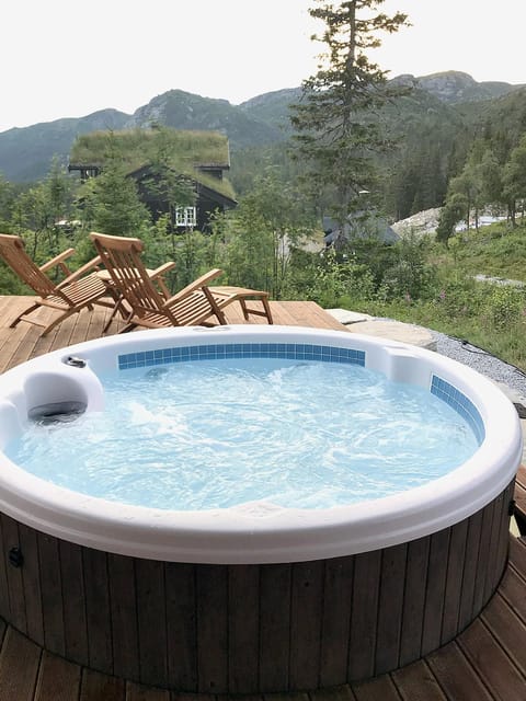 Day, Natural landscape, Hot Tub, Mountain view, Pool view