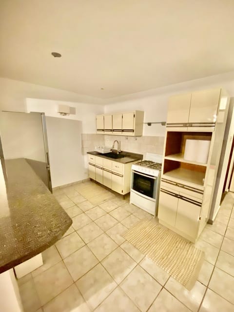 Kitchen or kitchenette, minibar, pet friendly, stove