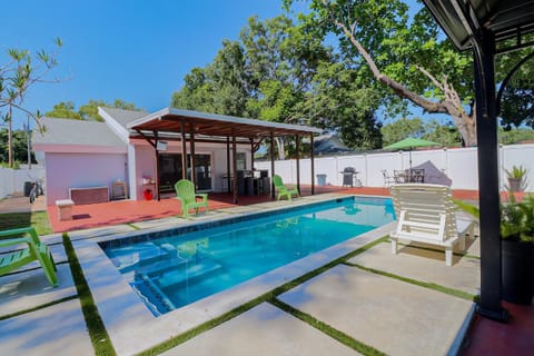 charming home with pool close to the beach. Haus in Dania Beach