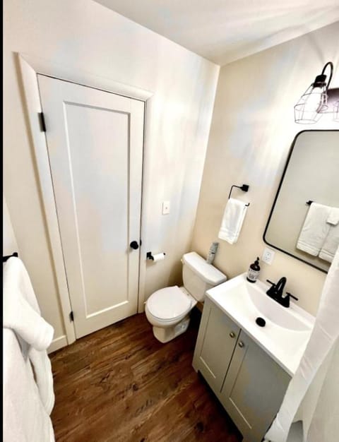 Newly Remodeled 2 bedroom 1 bath duplex Eigentumswohnung in West Valley City