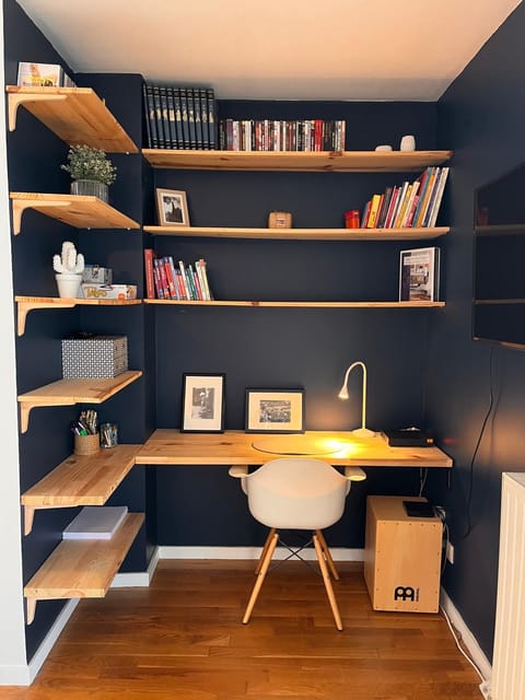 Library, Seating area