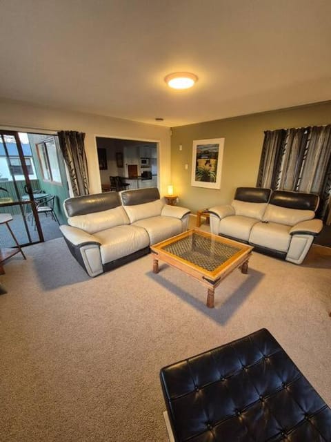 Esplanade Townhouse Apartment in Gisborne