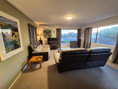 Esplanade Townhouse Apartment in Gisborne