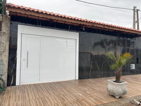 Casa com Piscina e Churrasqueira House in Itanhaém