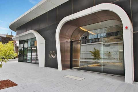 Galleria Deluxe & Spacious apartment + Shopping Centre & Train Copropriété in Glen Waverley