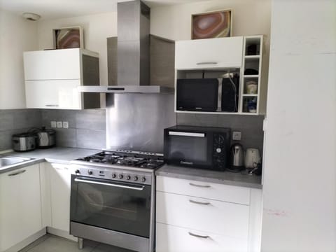 Kitchen or kitchenette, oven