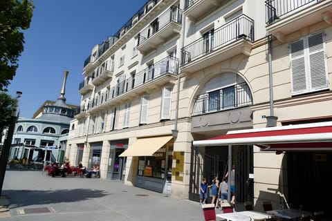 Property building, Facade/entrance