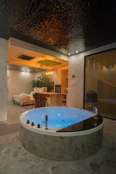 Hot Tub, Bath