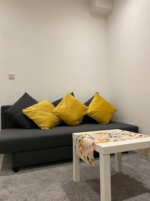 Newly renovated flat in Ashtead Condo in Epsom