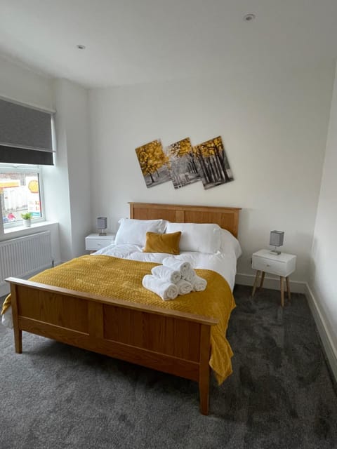 Newly renovated flat in Ashtead Condo in Epsom