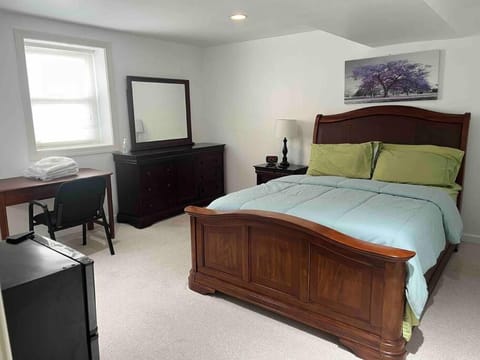 SUITE A - Private Cozy, Spacious Suite with Private Bathroom Bed and Breakfast in Prince Georges County