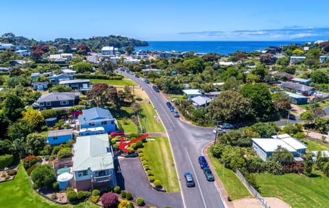 Property building, Nearby landmark, Neighbourhood, Natural landscape, City view, Mountain view, Sea view, Street view, Location, Parking