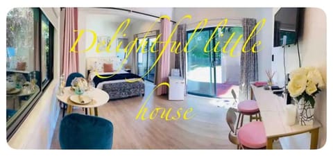 Delightful little house & Chateau Charme Suite Bed and Breakfast in Auckland