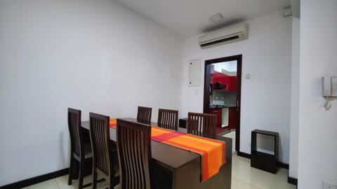 Cozy 2 BR Apartment with pool by Ceylon Vacation Eigentumswohnung in Colombo