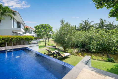 Blue Sky & Villas Beach Resort Resort in Hoa Hai