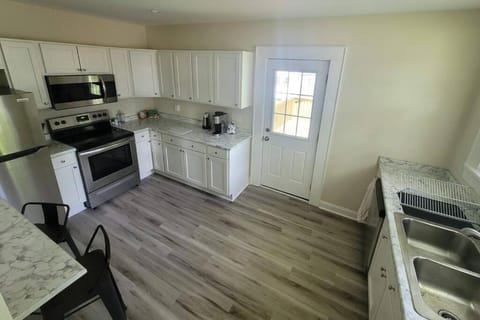 Kitchen or kitchenette, dishwasher, minibar, pet friendly, stove