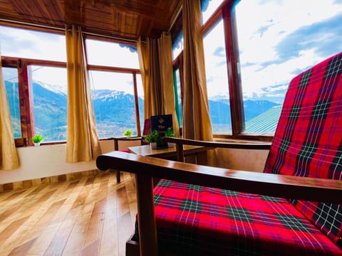 Himalayan River Mountain View 2 Bedrooms Cottage, Manali Hotel in Manali