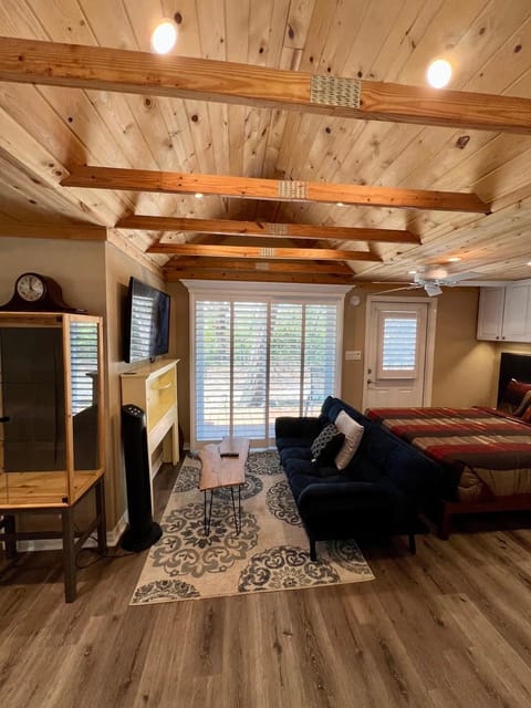 The Lake Alfred Citruswood Cabin Chambre d’hôte in Winter Haven