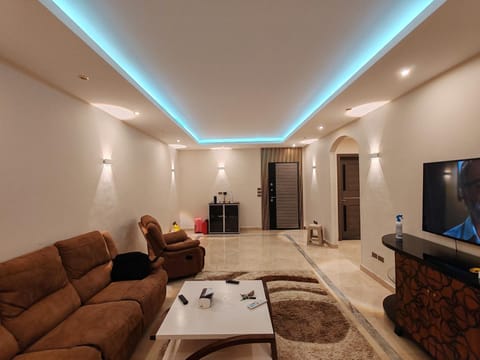 Communal lounge/ TV room, TV and multimedia, Living room, Seating area, Evening entertainment