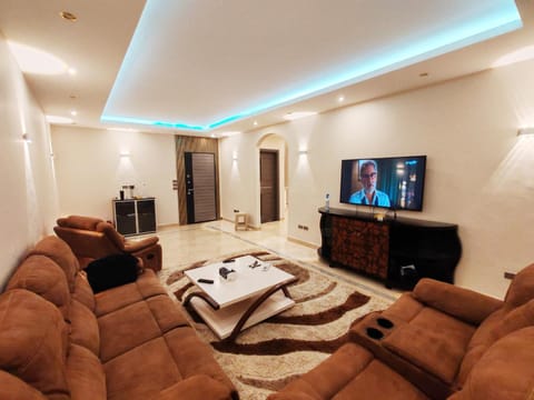 Communal lounge/ TV room, TV and multimedia, Living room, Seating area, Evening entertainment