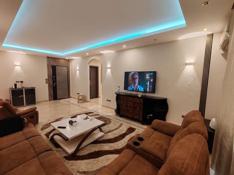 Communal lounge/ TV room, TV and multimedia, Living room, Seating area, Evening entertainment