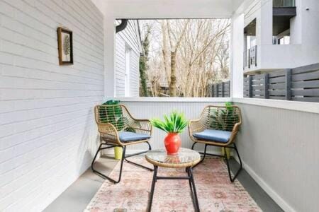 Pet Friendly Bungalow Steps to Inman Park Maison in Poncey-Highland
