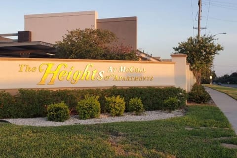 The Heights Luxury Condo 2BR/2BA/2 Beds&1 Sofa Bed Apartment in Pharr