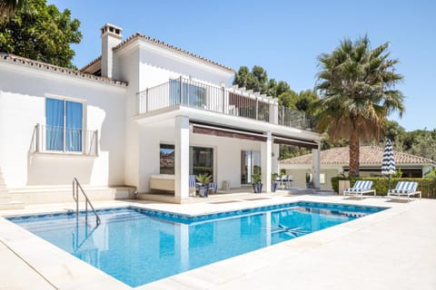 Property building, Patio, Day, Swimming pool