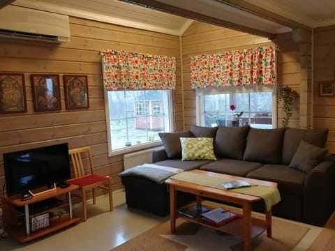 Day, Living room, Photo of the whole room, Seating area, Autumn, On site, Garden view