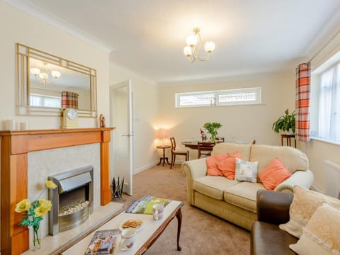 2 Bed in Bournemouth 78541 House in Ferndown
