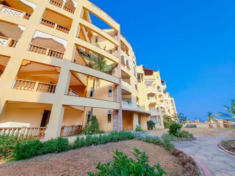 Property building, Day, Street view