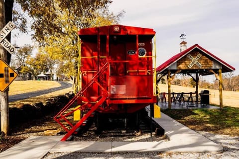Bourbon Trail: Caboose on the Farm House in Lawrenceburg