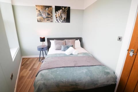 Simple 2 Bed in Central Dewsbury - Sleep 4 Apartment in Dewsbury