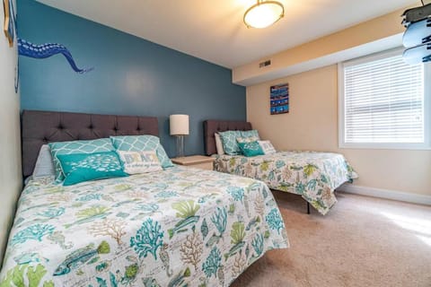 4-bedroom condo, elevator, king bed, and parking Condo in Ocean City
