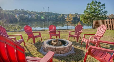 Family-Friendly Near Ft Moore - Lakeside Lodging House in Columbus