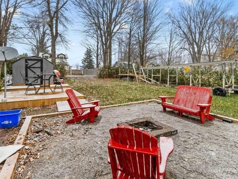 Swing Bridge Cottage on Lake Simcoe - Waterfront Casa in Kawartha Lakes