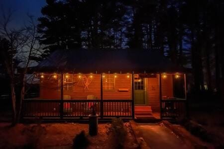 The Cabin Maine Experience Walk Downtown House in Fryeburg