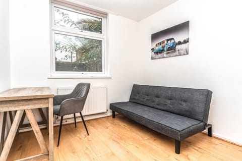 Bright Guest House in Hackney Bed and Breakfast in London Borough of Hackney