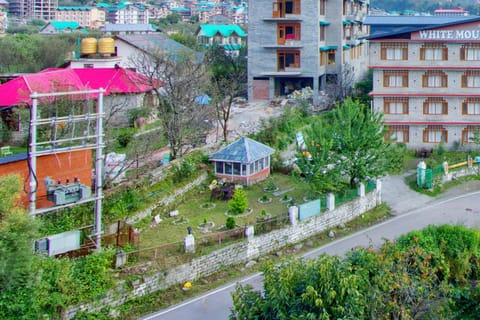 Property building, Day, Bird's eye view, Garden, Location