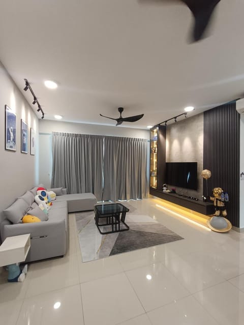 Astronaut 6-8pax [ WiFi, TvBox] 5mins to Desa Park Apartment in Petaling Jaya