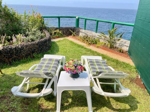 Day, Garden, Garden, View (from property/room), Seating area, Sea view, sunbed