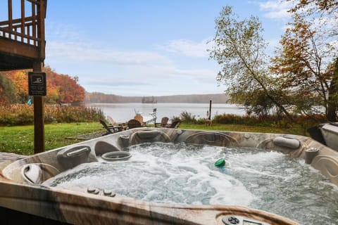 Lake Front, Ski,hot Tub, Fire Pit, Fp, Boats House in Big Bass Lake