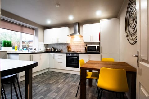 Dining area, minibar, pet friendly, stove, toaster, kitchen