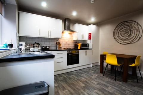 Dining area, minibar, pet friendly, stove, toaster, kitchen