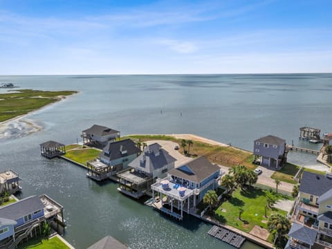 Fun, Fish, Crab - Birds, Beach & incredible Sunsets House in Galveston Island