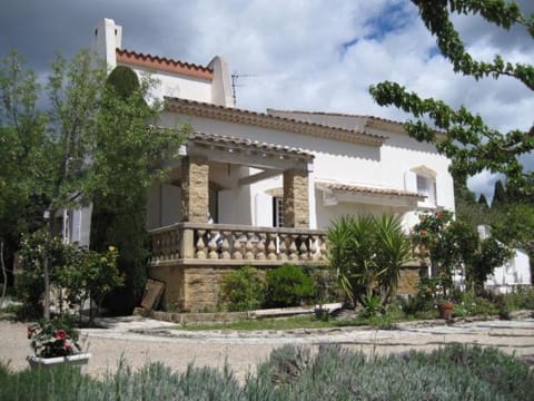 Maison au Paradou Villa in Arles