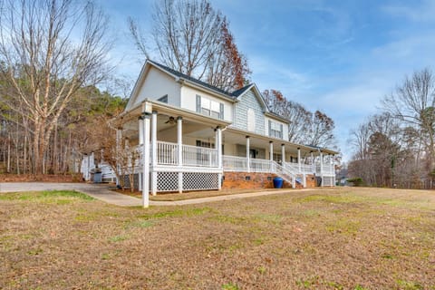 Spacious Mooresville Home with Lake Norman View! House in Mooresville