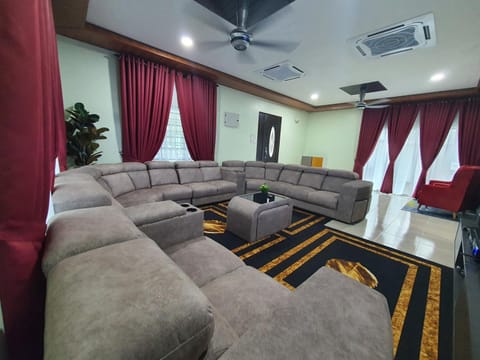 VILLA SARA PRIVATE POOL ALOR SETAR Casa in Kedah